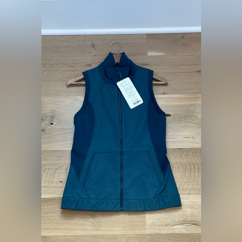 Brand new vintage lululemon ‘let’s get visible vest’ blue size 8